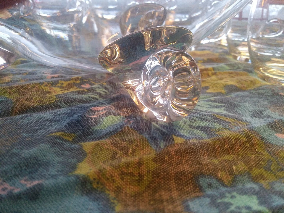 Tazón perforador vintage de vidrio soplado a mano rizado de cristal de 3 dedos y tazas con mango aplicado Foto 3 de 4