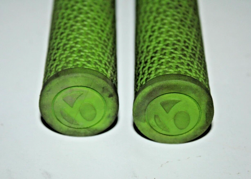 Bontrager Bicycle Handlebar Grips 22.2mm Rubber Green BMX Hybrid MTB USA Ship - Image 3 of 4