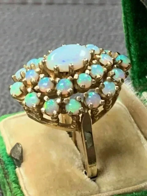 Anillo de compromiso con racimo de ópalo de fuego natural corte ovalado de 3,80 quilates enchapado en oro amarillo de 14 quilates Foto 3 de 4