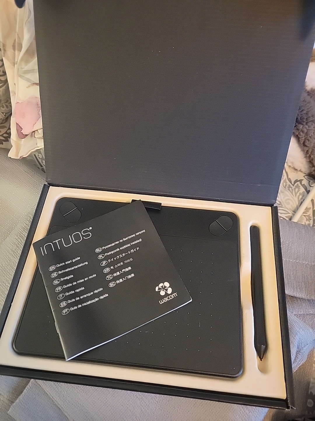 Intuos Draw Creative Tablet & Pen by WACOM