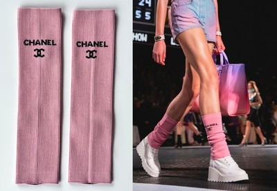 NWT CHANEL 24C RUNWAY PINK BLACK CC LOGO GAITERS LEG WARMERS M MEDIUM