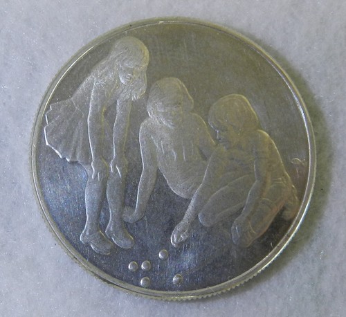 #19098m Marble Money 1977 Netherlands 20 Dutch Gulden Guilders Marbles