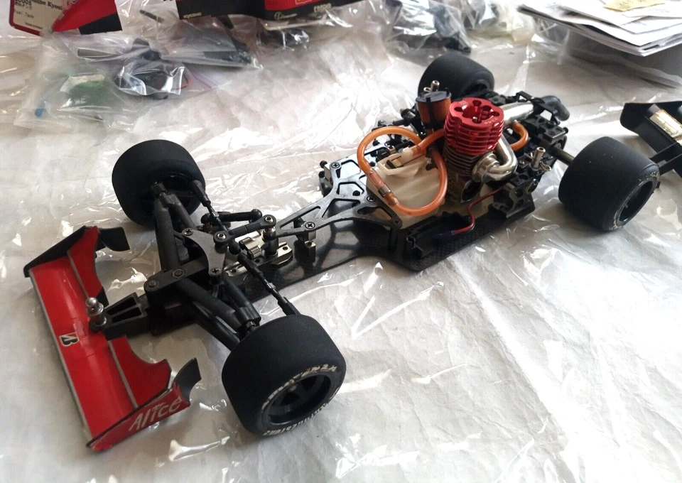 Kyosho KF01 SP KIT Formula Car 1/10 Scale Carbon Chassis 2 Speed Special Edition - Image 3 of 4