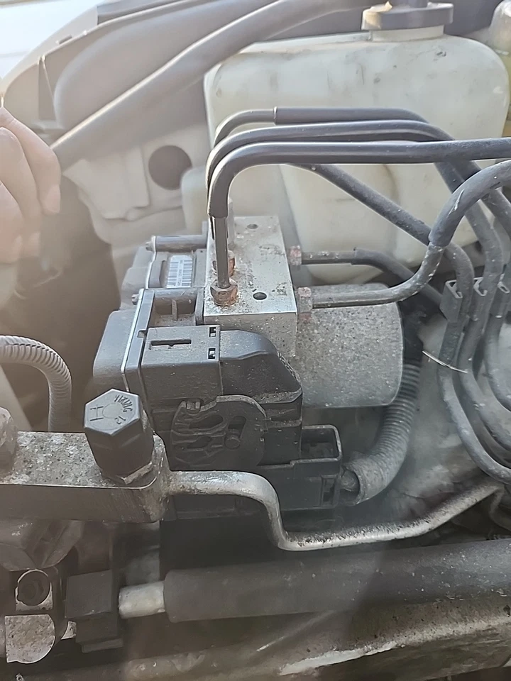 Conjunto de módulo de bomba de freno antibloqueo y actuador Toyota Camry 2007-2009 OEM Foto 3 de 4