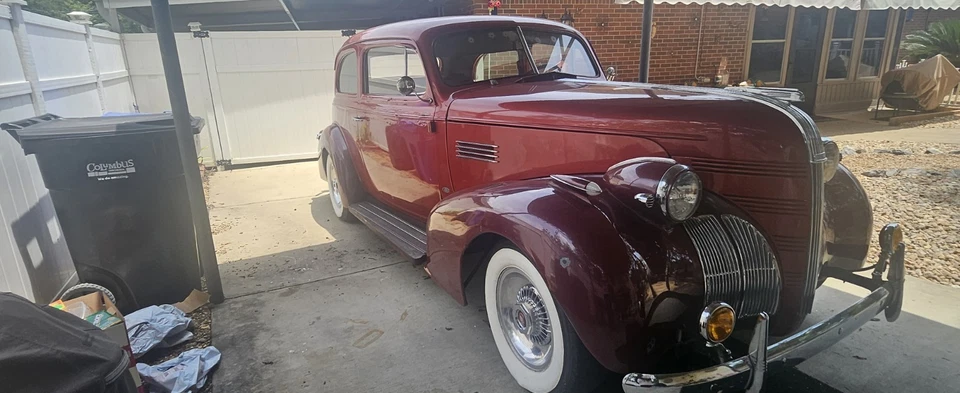 1939 庞蒂亚克银色条纹旅游轿车。 — 第 3/4 张图片