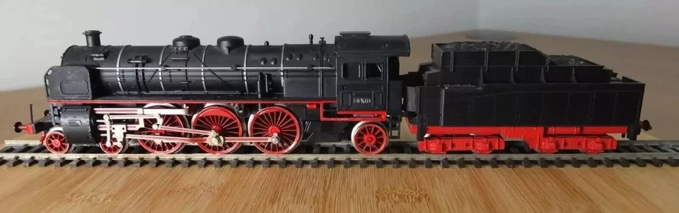 Trix Express 207 HO Gauge DR BR 18 / Bavarian S3/6 steam locomotive in black - Image 2 of 4