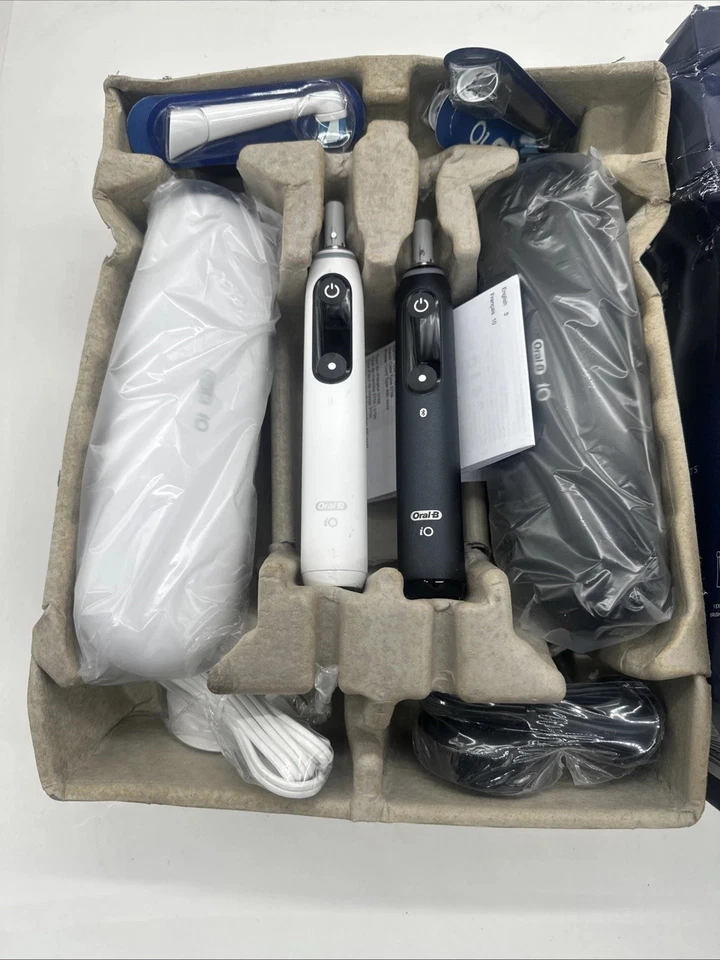 Paquete doble de cepillo de dientes eléctrico Oral-B iO Series 7s - negro/blanco Foto 2 de 2