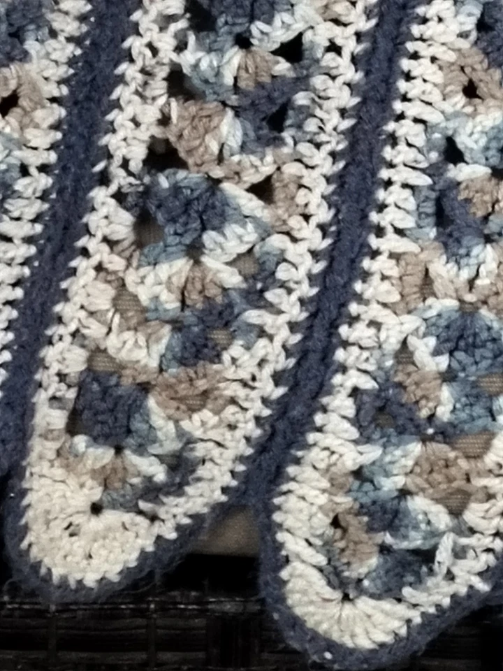  Afgano; Hecho a mano; Borde festoneado; Manta para regazo; Taupe/Crema/Azul; Usado en excelente estado! Foto 3 de 4