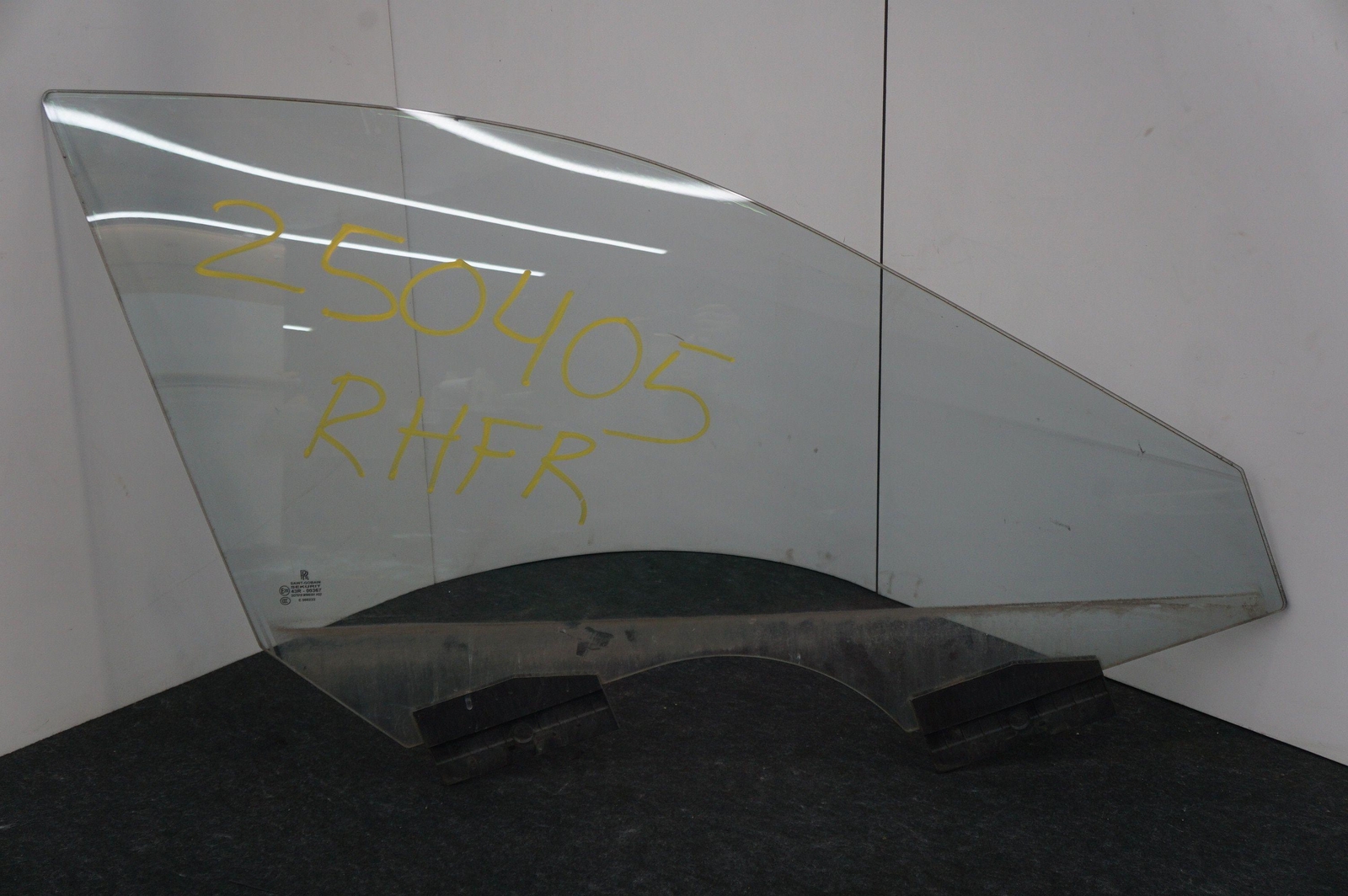 Front Right Door Window Glass OEM 51377484242 Rolls Royce Ghost Series I 09-14