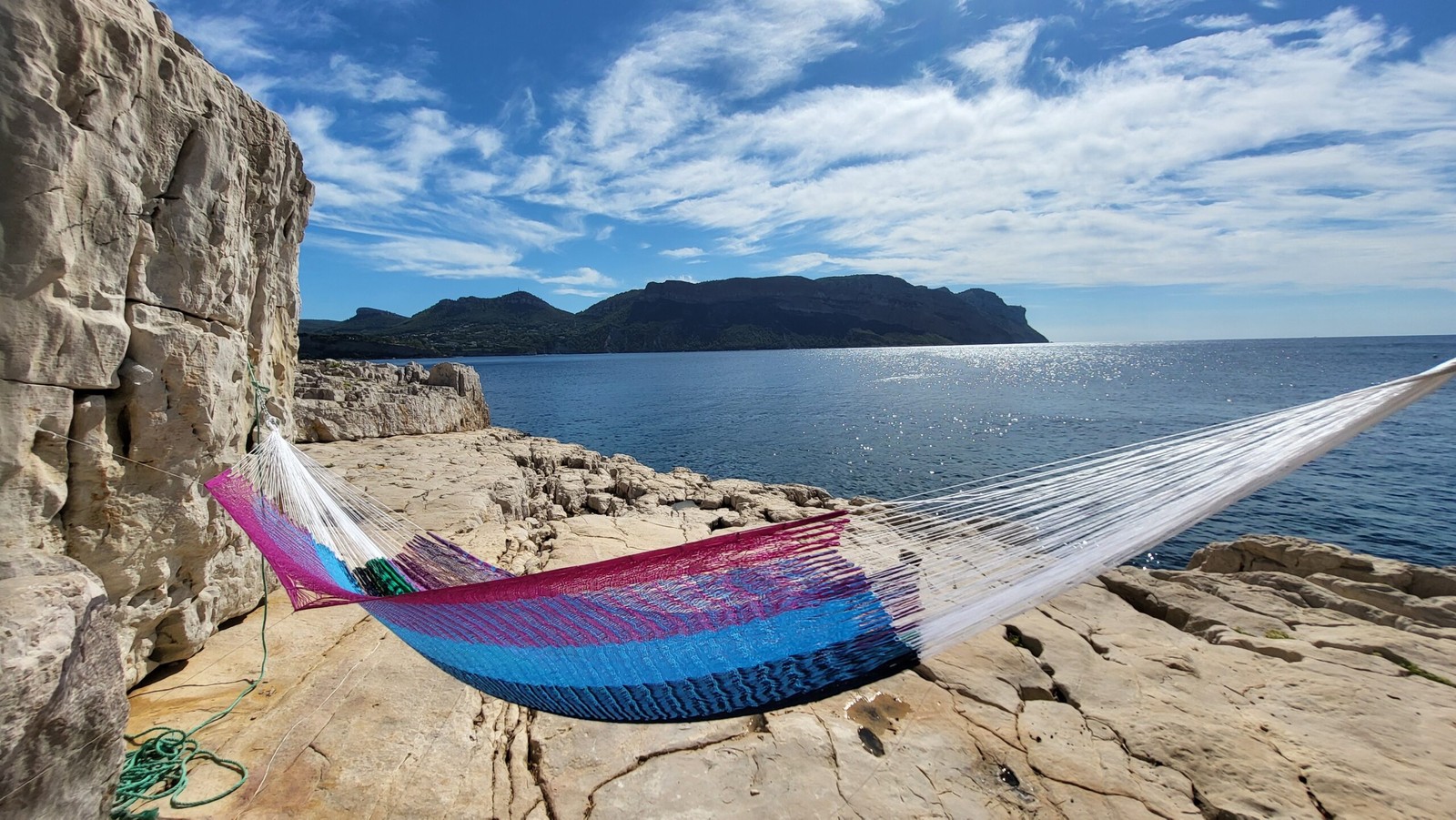Hamac multicolore rose bleu vert violet tissé main pour décoration outdoor
