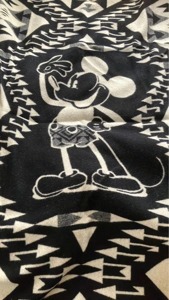 Pendleton Mickey Mouse Limited Collaboration Blanket Reversible Black White 1577 - Image 4 of 4