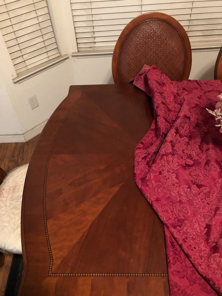 Juego de mesa de comedor de madera de roble en muy buen estado se ha usado varias veces Foto 2 de 4