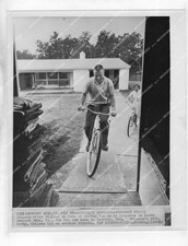 o40738 1962 orig photo space NASA astranaut Virgil Gus Grissom & wife Betty go b