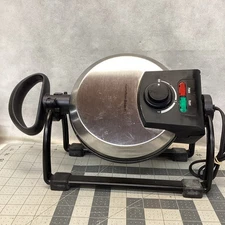 Non-stick Hamilton Beach Flip Belgian Waffle Maker 26010R Round Tested Works