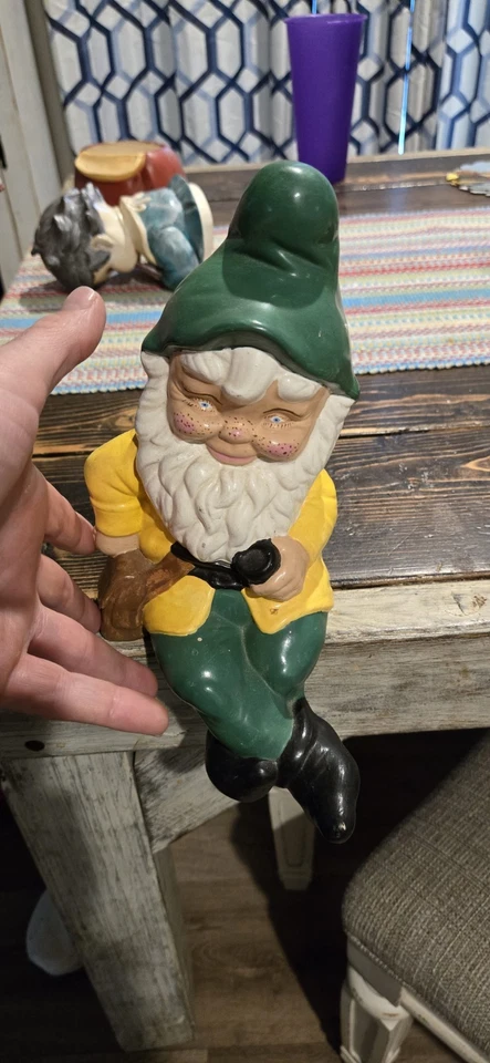Gnomo de jardín de cerámica pintado a mano vintage con pipa hada gnomos de Navidad años 60 Foto 2 de 4