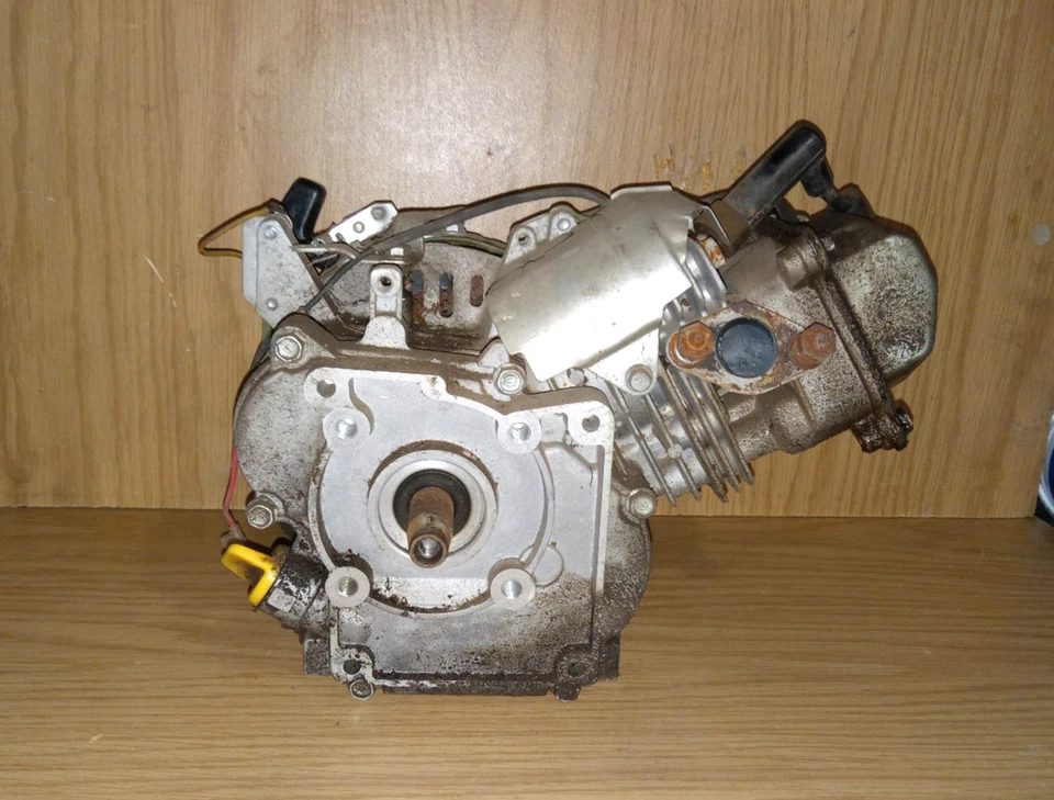 Sportsman 2000 Surge Watts 1350 Watt Generator Motor - Image 2 of 4