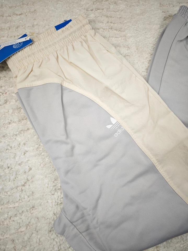 ADIDAS – Jogging Femme Adicolor Blanc Crème / Gris – Taille 40 - Photo 3/4