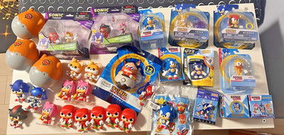 Sonic the Hedgehog Toy Lot of 30 Amy, Knuckles, Tails, Shadow, Eggman, Metal