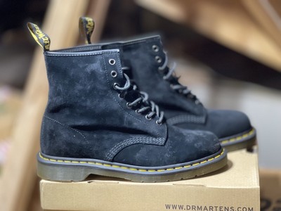 NIB Dr. Martens Unisex 1460 Soft Buck 