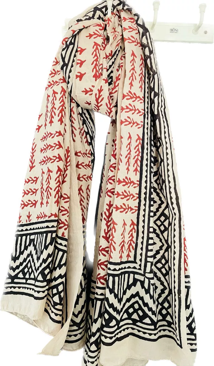 Light scarves for summer 2025