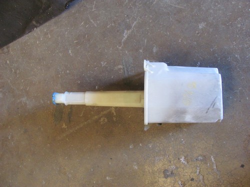 1998 1999 2000 2001 2002 2003 JAGUAR XJ8 VANDEN PLAS WINDSHIELD WIPER RESERVOIR