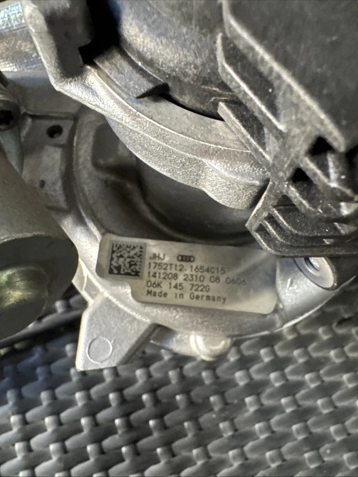 Conjunto turbocompresor CNTN para motor de 4 cilindros Audi A3 2.0 2015 Foto 2 de 4