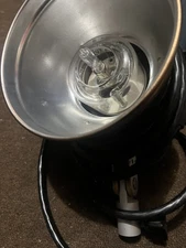 Speedotron model 103 compact traveler 2400 watt with 7" reflectors NO BLUBS!!!