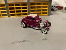 1/64 H.W.  32 FORD COUPE/CHOPPED HI-BOY HOT ROD/CANDY PURPLE/INJECTED 327/WW