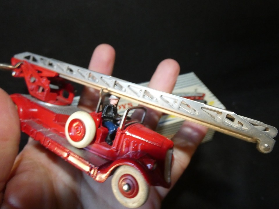 DINKY TOYS MECANO auto échelle de pompier 32 D dans sa boite EUR 50,00 - FR