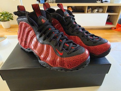 Nike Air Foamposite One Cracked Lava Basketballschuhe Schwarz/Rot EU 42.5 (DS)