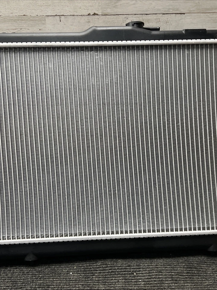 Radiador TYC 2147 compatible con Honda Accord 1998-2002 Foto 3 de 4