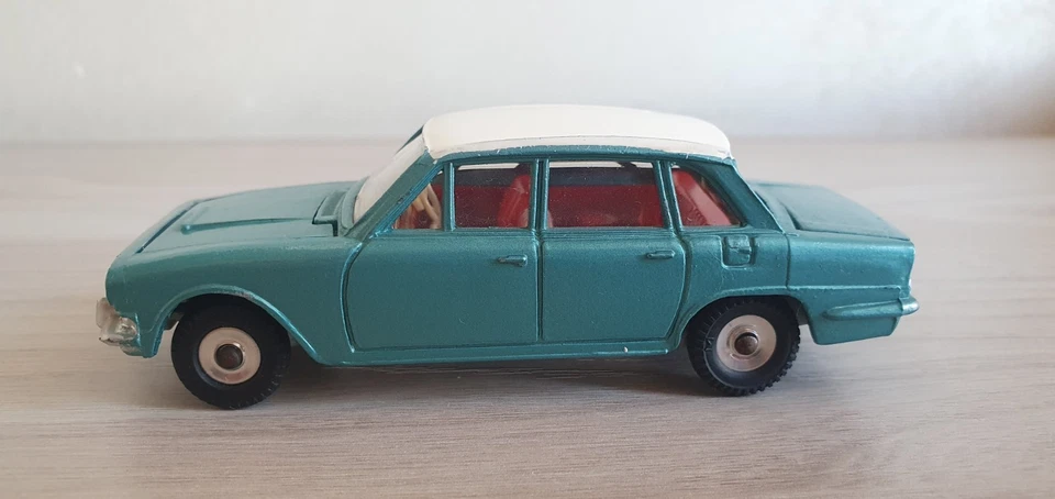 DINKY - TRIUMPH 2000 - NO MEBETOYS POLITOYS MERCURY EDILTOYS CORGI SOLIDO SCHUCO - Immagine 2 di 4