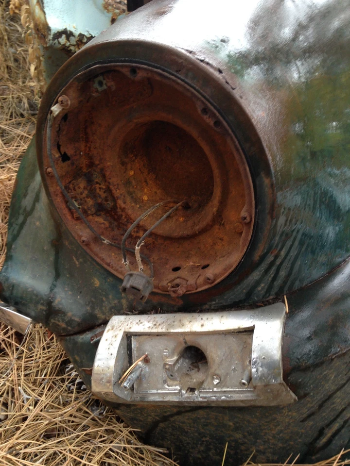 Guardabarros delantero izquierdo Plymouth 1953 Foto 2 de 4