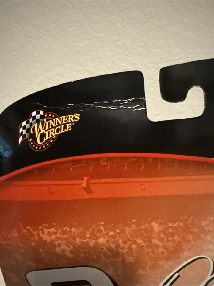 Vehículo fundido a presión Dale Earnhardt Jr 1:43 Winner's Circle y capó de coleccionista DEI Foto 3 de 4