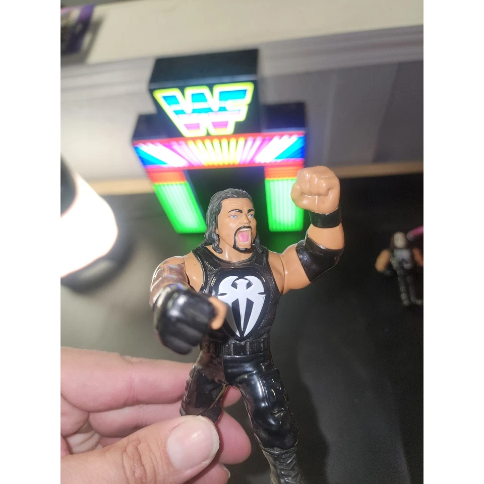 RARE WWE Mattel Retro Series 1 Roman Reigns Wrestling Figure WWF - Image 2 of 4