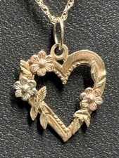 14K MULTI-TONE GOLD HEART AND FLOWERS PENDANT NECKLACE