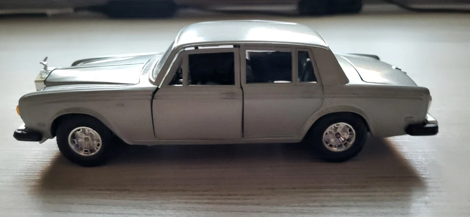 BBURAGO Rolls Royce Silver Shadow II 0134 1:24 - Immagine 3 di 4