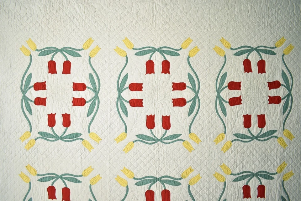 Large Well Quilted Vintage 30s Marie Webster "May Tulips" Applique Antique Quilt - Image 2 of 4