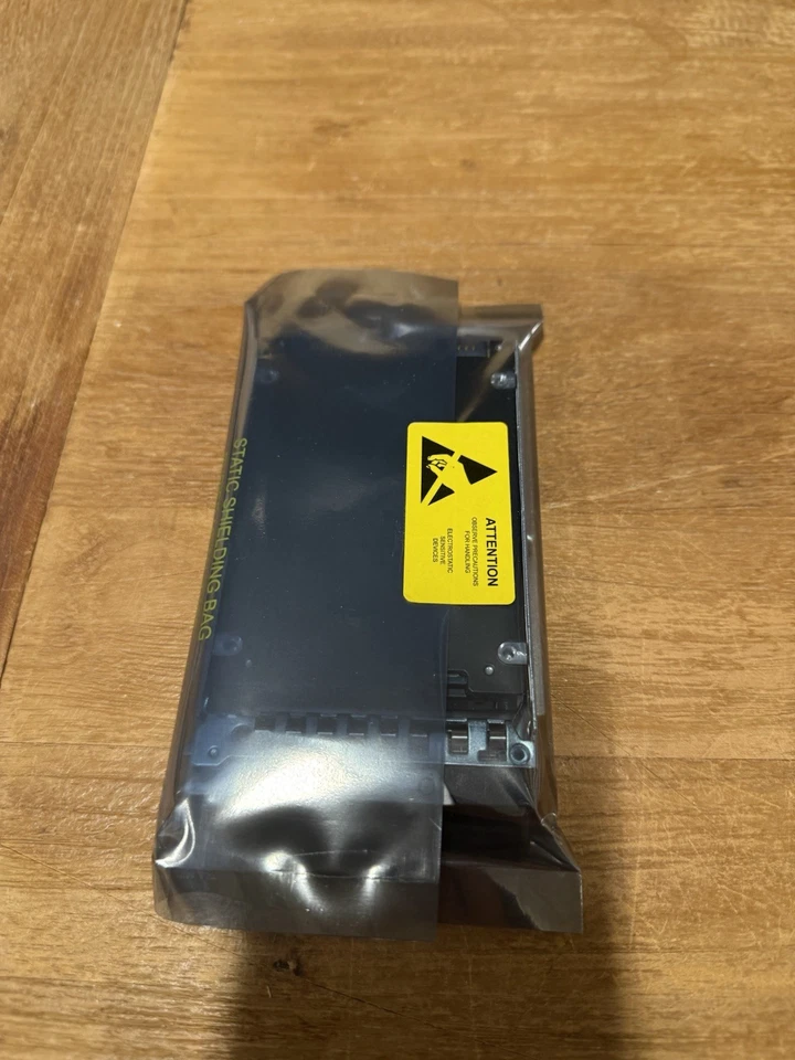 YNGYD 0YNGYD Dell 960GB PCIe Gen4 NVMe RI TLC 2.5'' SSD 14/15/16G KIT - Image 3 of 4