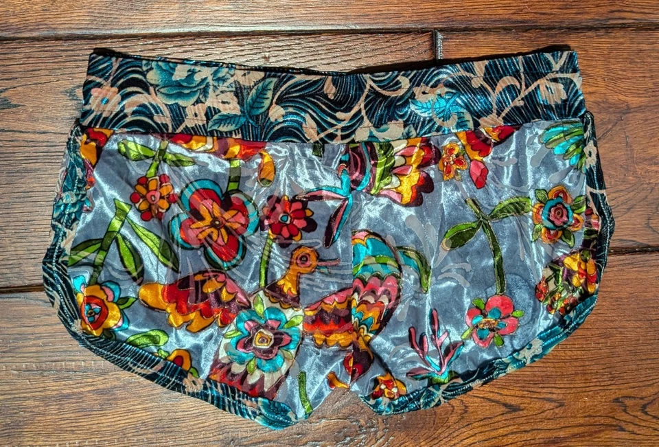 Custo Barcelona Women's 2" Velvet Floral Elastic Waist Drawstring Shorts Sz 1  S - Image 4 of 4
