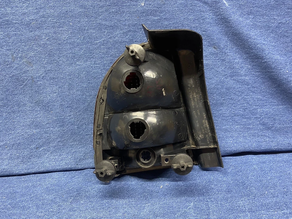 1994 1995 1996 1997 Chrysler LHS lanterna traseira direita - Imagem 4 de 4