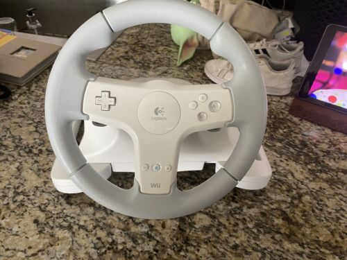 Roue de course Logitech Speed Force pour manette de roue Nintendo Wii uniquement - Photo 1/7