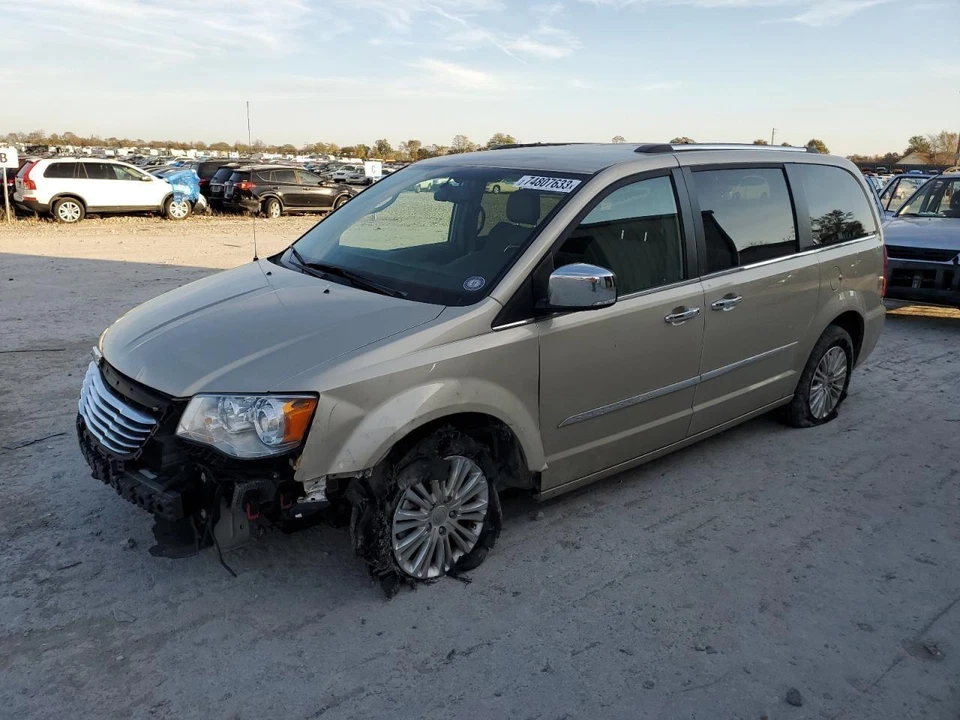 Pantalla de infoentretenimiento usada se adapta a: DVD de entretenimiento Chrysler Town & Country 2014 p Foto 2 de 4