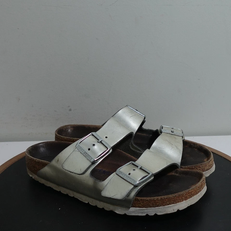Sandalias Birkenstock Arizona para mujer 38 7-7,5 plateadas de cuero metálico plantilla de corcho Foto 2 de 4