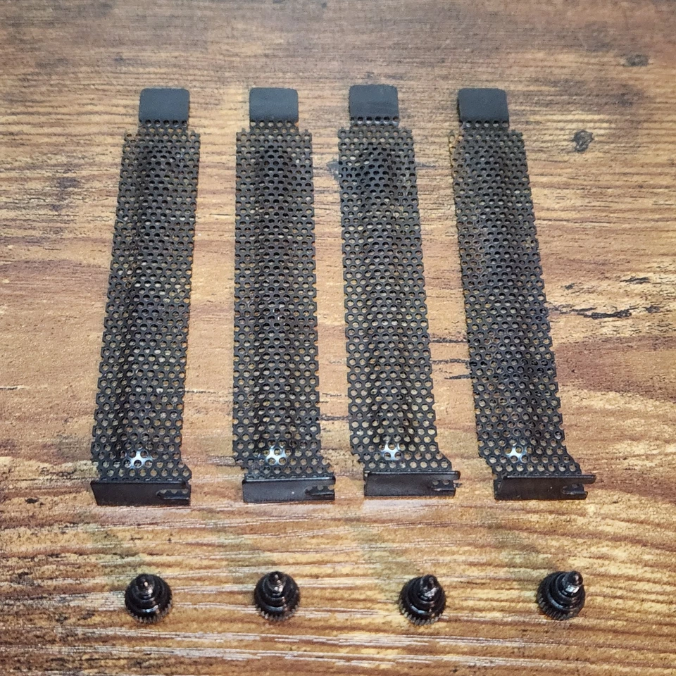 Estuche de PC Rosewill Thor V2 cubiertas de ranura PCIe y tornillos para pulgar pieza de repuesto Foto 2 de 4