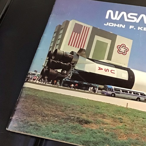 Libro souvenir vintage NASA al John F Kennedy anni 70 - Foto 2 di 16
