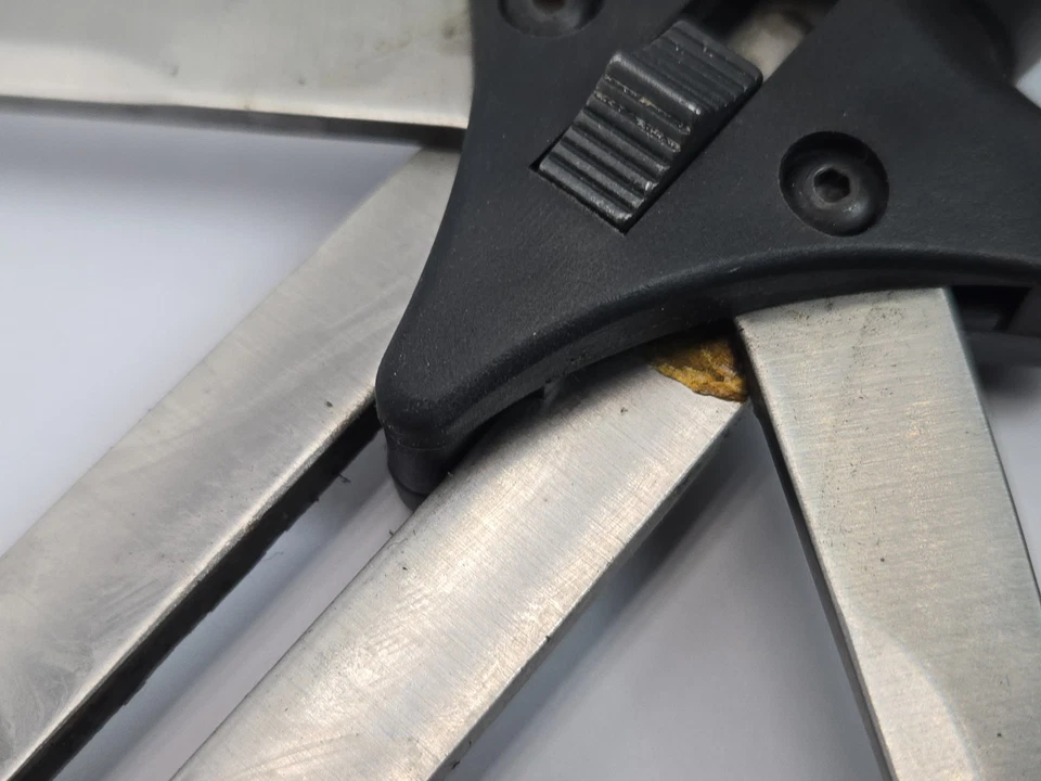 Cuchillo de fantasía único The Phoenix características protectores laterales desplegables nuevo en caja abierta Foto 2 de 4