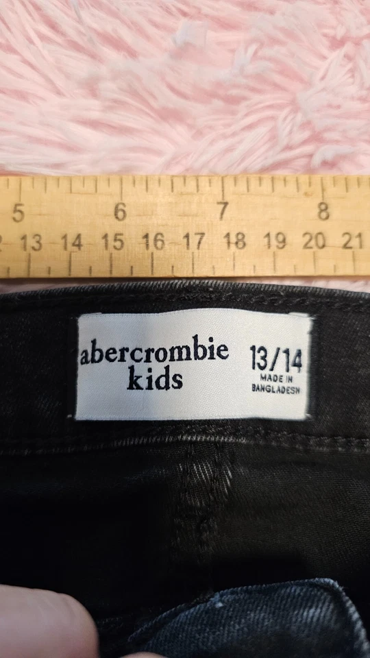 Minifalda de mezclilla bordada floral de algodón negra para niña Abercrombie talla 13/14 Foto 4 de 4