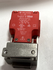 ALLEN BRADLEY 440K-T11445 GUARDMASTER TROJAN 6-GD2 SAFETY SWITCH 2NO
