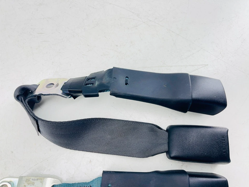 Juego de hebillas de cinturón de seguridad trasero Lexus CT200h 2011-2014 OEM Foto 4 de 4